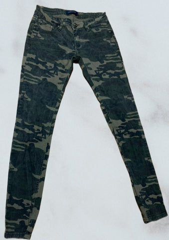 90s/y2k Camo Trousers   (size 6)
